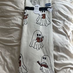 Viral Ghost Reading Blanket
