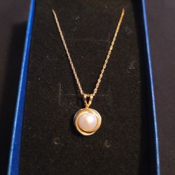 Gold w/ Pearl Necklace