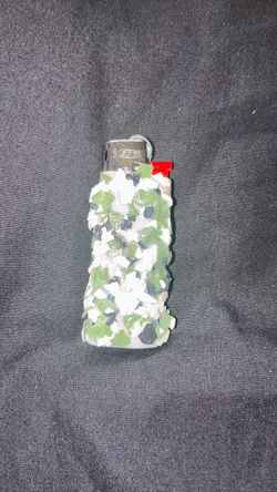 Mini bic with green army camo flakes