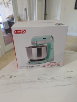 6 Speeds Stand Mixer 3 Quart Bowl Dash Brand new