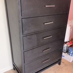 5 Drawer dresser 