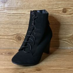 Top Moda Black Lace Up Booties (size 7)