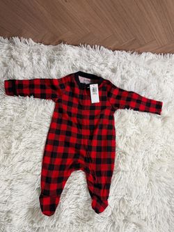 New With Tags Old Navy Buffalo Plaid Footed Pajama Sleeper for Newborn Baby up to 7 lbs (NWT)
