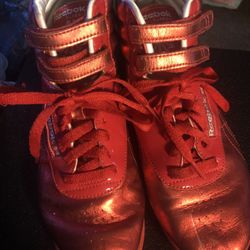 REEBOK Classics  RED  Midtops. Size  8 M