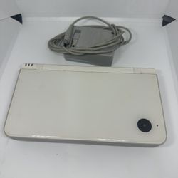 Nintendo DSi XL Japanese plays US games