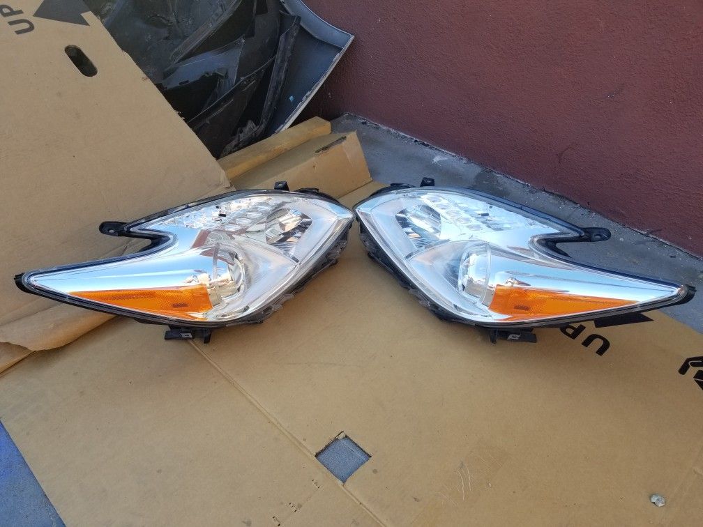 2010 to 2015 Toyota Prius Headligths Rh,Lh , Front bumper and more part,