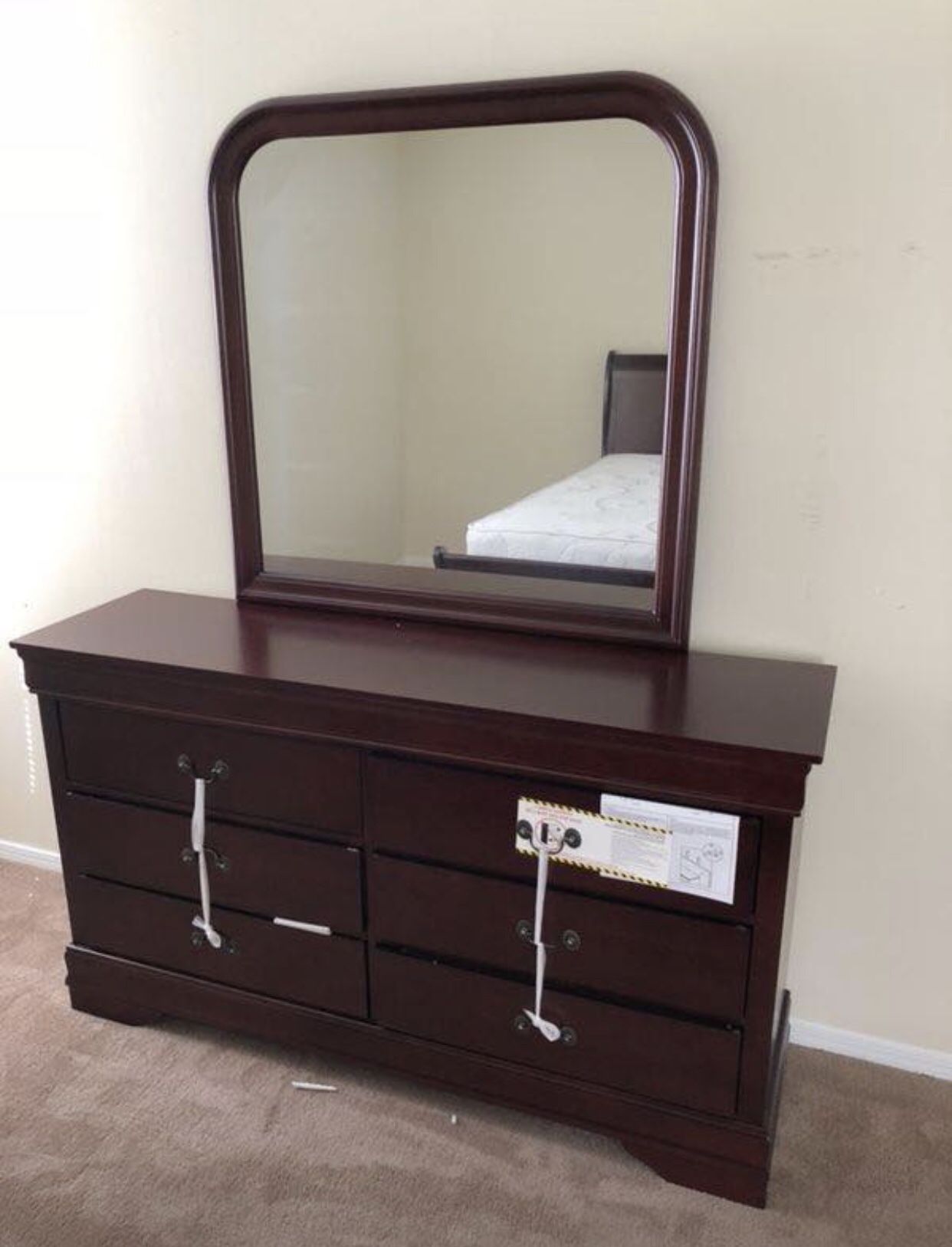 BRAND NEW QUEEN CHERRY BEDROOM SET