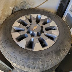 Chevy silverado Rims & Tires 20"