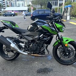 Naked Bike - Kawasaki Z400 ABS - Only 2k Miles - Excellent Condition 