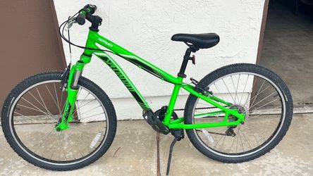 Specialized Hotrock 24” Youth Mountain Bike