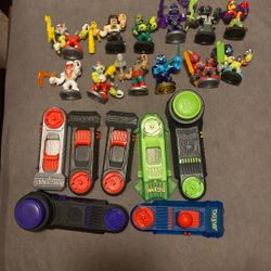 Akedo Ultimate Warriors 12 Ct W 7 Controllers