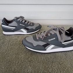 Reebok Unisex-Child Classic Jogger size 4.5