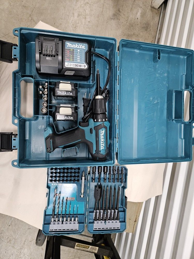 Makita Drill & Circular Saw + 2 Batteries And Charger