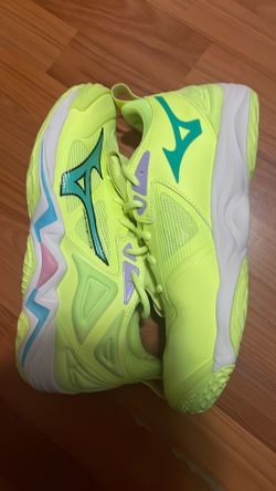 Mizuno Wave Momentum 3 Volleyball Sneakers Lime Green Mens size 11 (negotiable)
