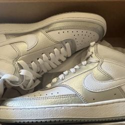 WMNS NIKE COURT VISION MID WHITE METALLIC SILVER