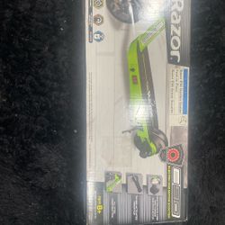 Razor E90 Scooter 