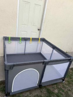 Baby play yard new