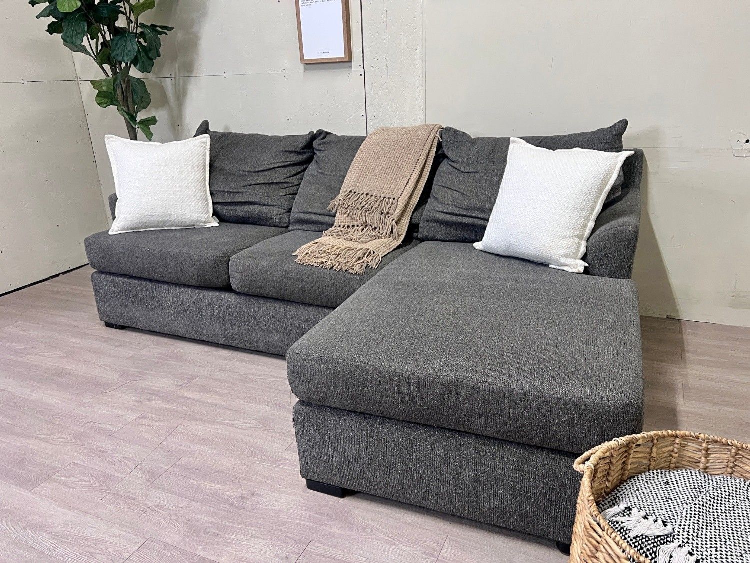 WE DELIVER! 🚚 - Broyhill Gray Modern Deep-Seated L Sectional Couch with Reversible Chaise