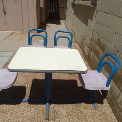 Outdoor Powdercoated Table With 4 Seats