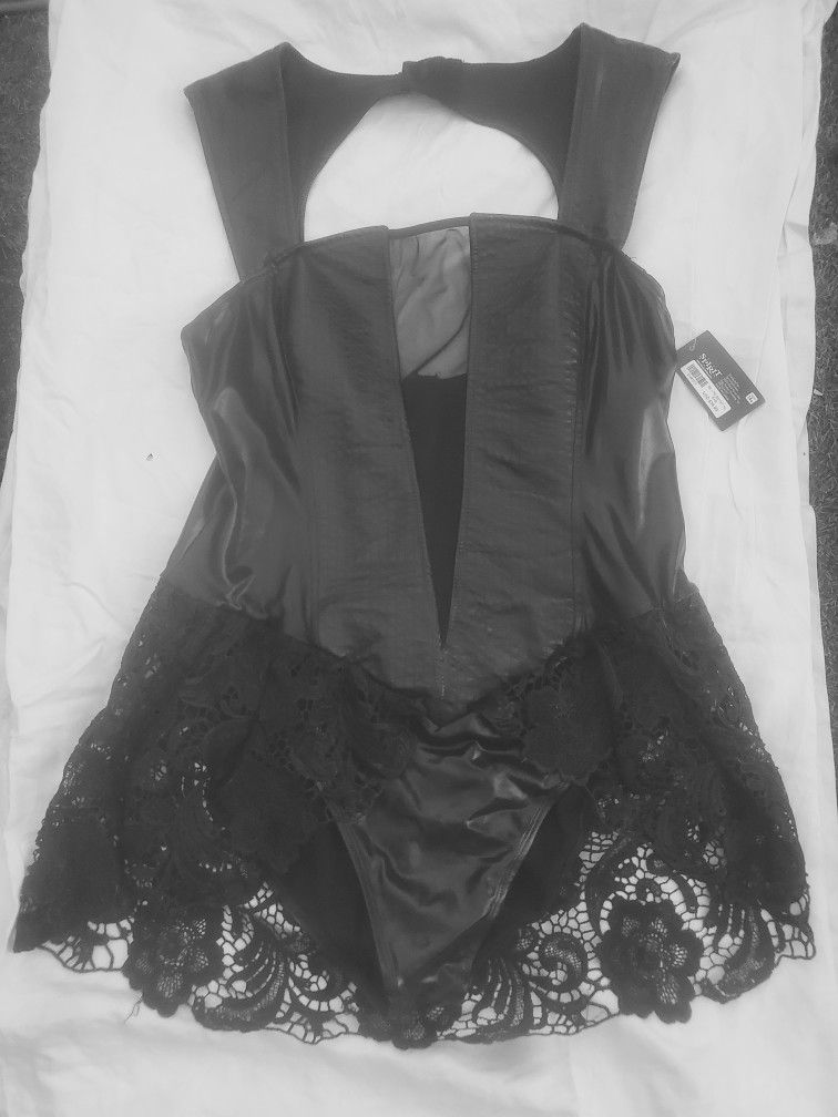 Hollween costume Black LTR Bodysuit XL