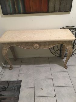 Entrance table