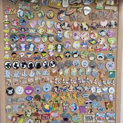 Disney pins- Lot of 200