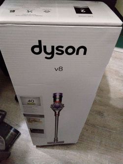 Dyson V8