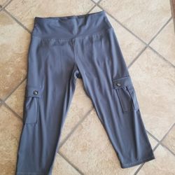 Women's Size Large Gray Capri Leggings