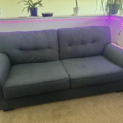 Couch - Pull Out Couch/Sofa