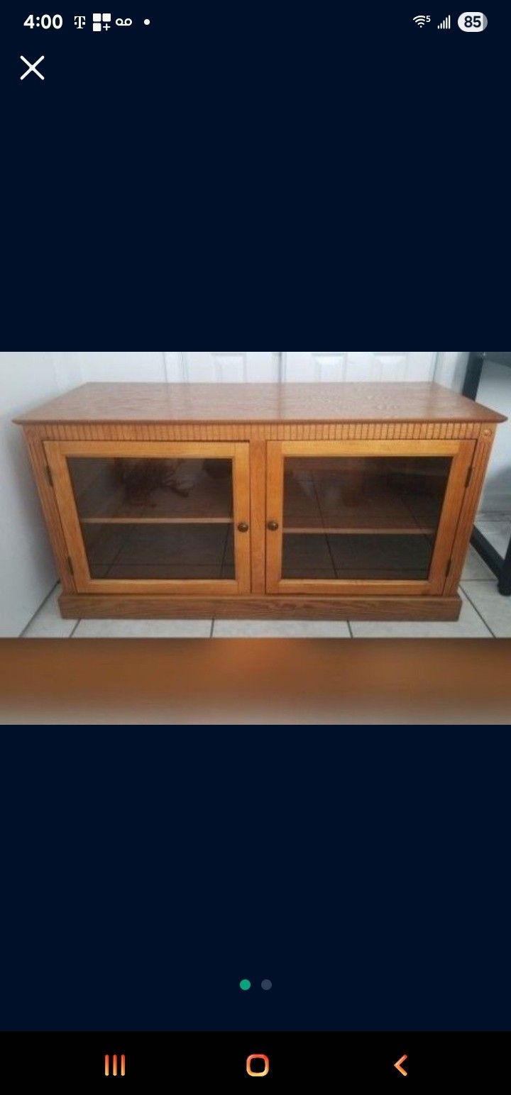 Nice TV Table , Like New