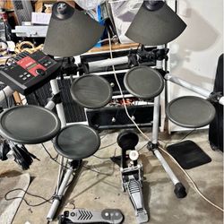 Yamaha DYXPLORER Full Electric Drum Kit