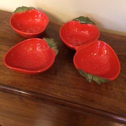 Vintage Strawberry Serving Bowls - Metlox Poppytrail 