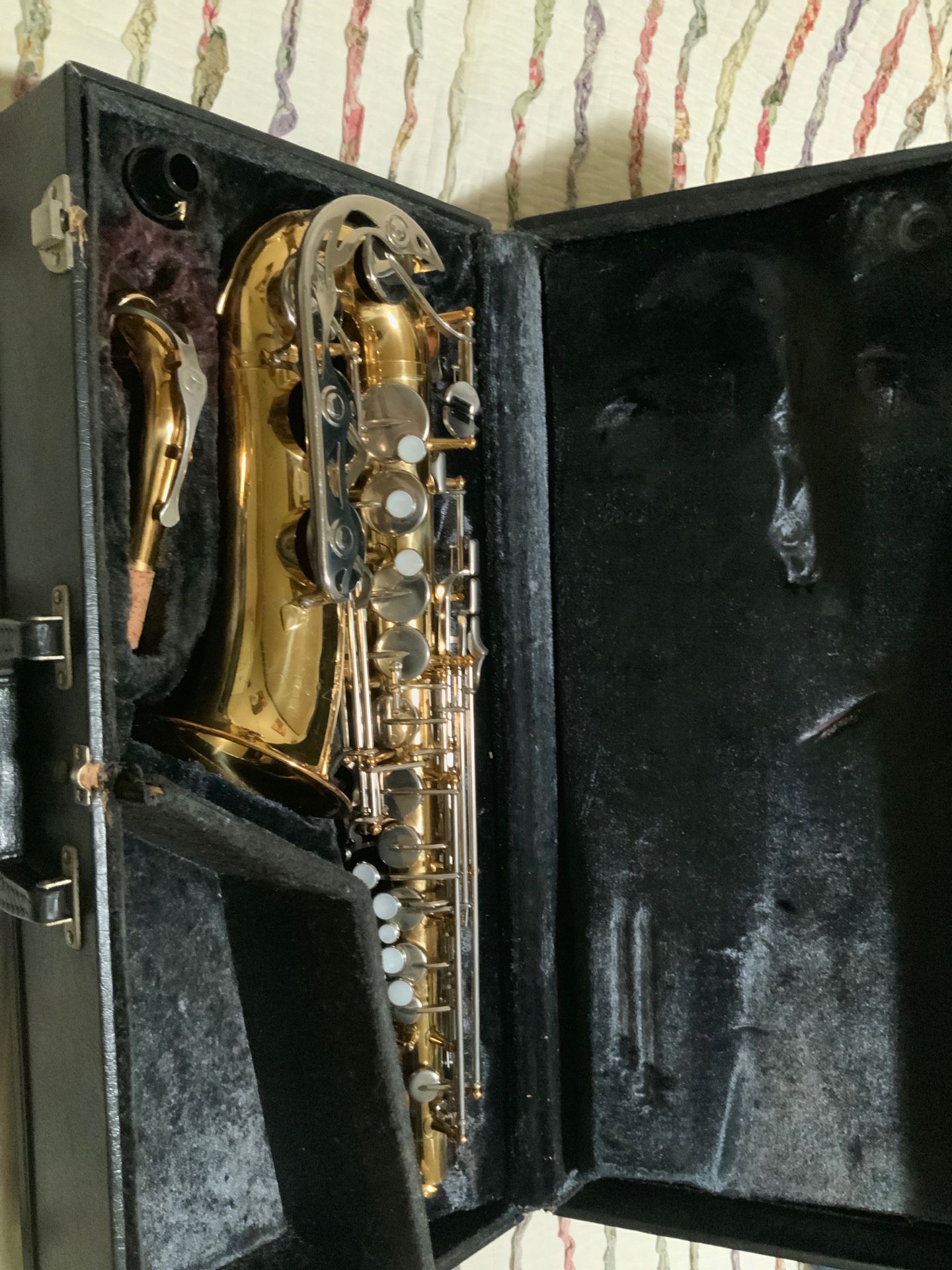 Alto Saxophone Vito. (Japan)