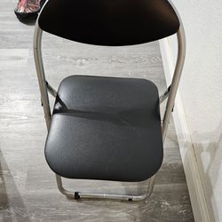 Foldable Chairs (4)