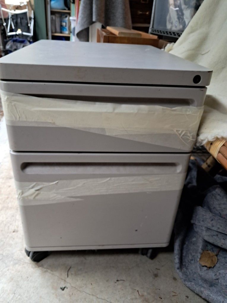 2 DRAWER FILE CABINET 