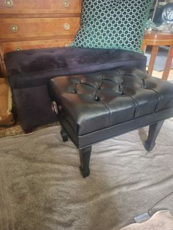 Professional piano bench with adjustable height