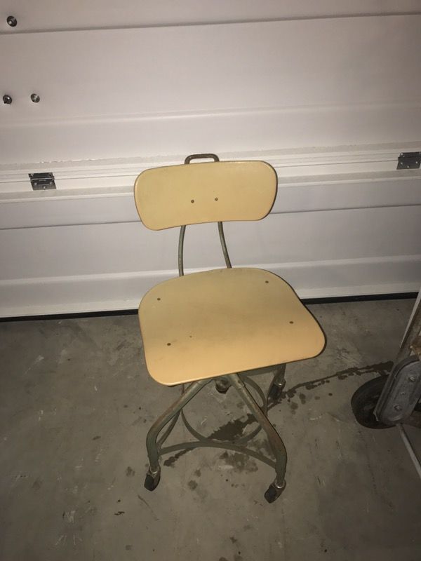 Rolling office chair