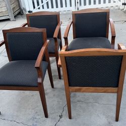 4 Sillas Por $150 Excelente Condiciones 