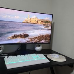 Gaming PC With Accessories 