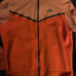 Nike Tech Fleece Hoodie (Men’s Large)