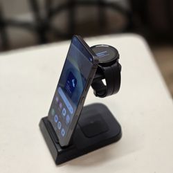 Samsung Galaxy S24 (256GB) + Galaxy Watch 5 Pro + Wireless Charger