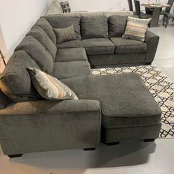 Deermont Gray U Shaped Sectional Couch With Chaise 
