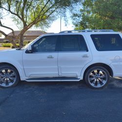 2004 Lincoln Navigator, White, 136K miles