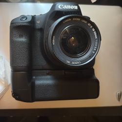 Canon 7D with battery grip and 15-55mm lens