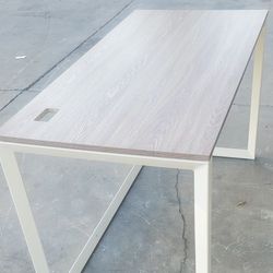 $100 NEWLY ASSEMBLED COMPUTER DESK 