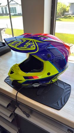 Troy Lee design helmet