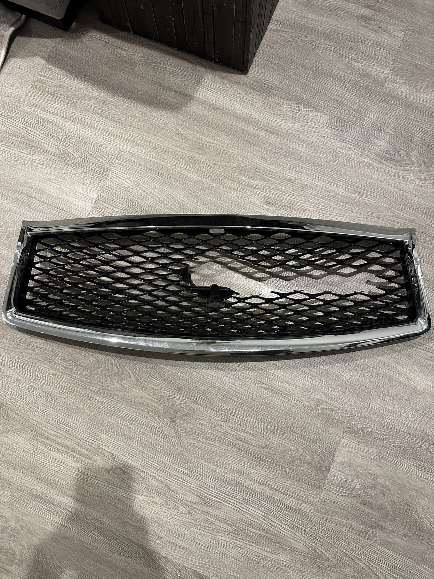 Infiniti OEM grill