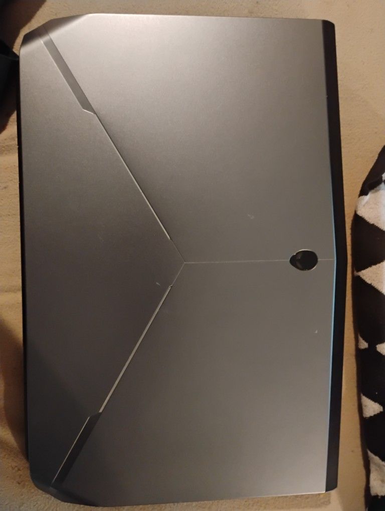 ALIENWARE R2 17 GAMING LAPTOP WITH 1T HARD DRIVE 