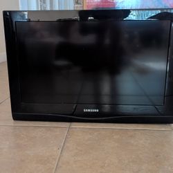 used Samsung LCD television, model LN28C350D1D