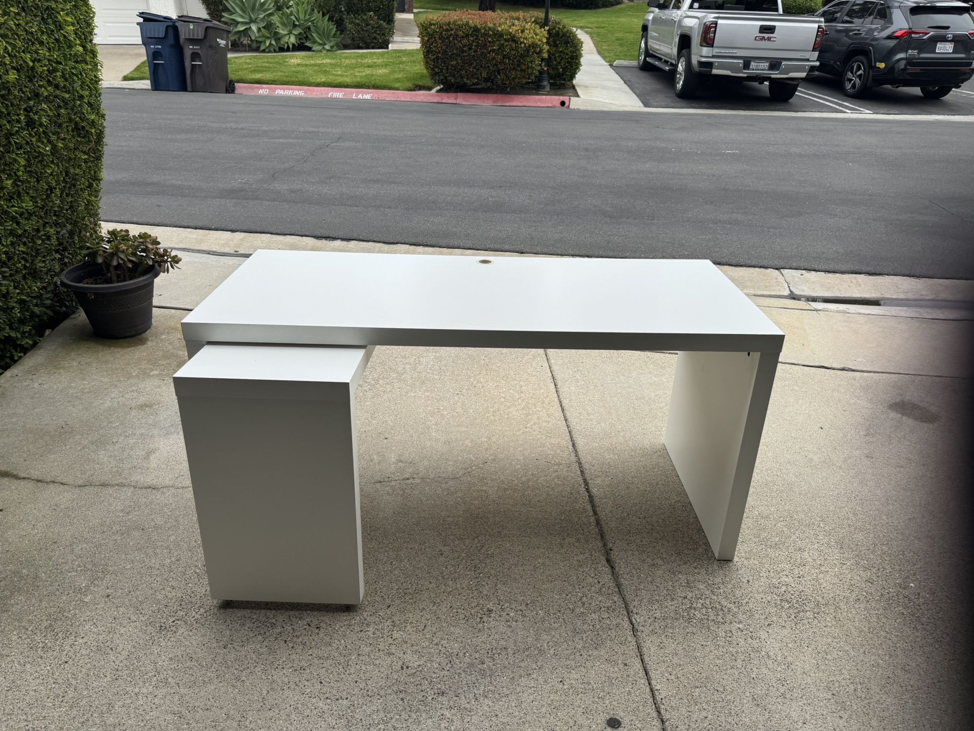 Free - IKEA Malm Desk With Pullout